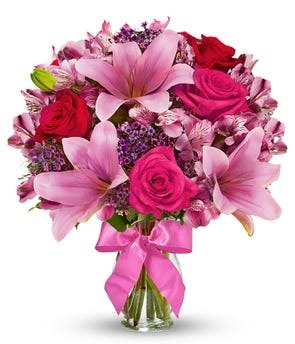 Pink roses and lilies in a vase delivered to Indiana the same day